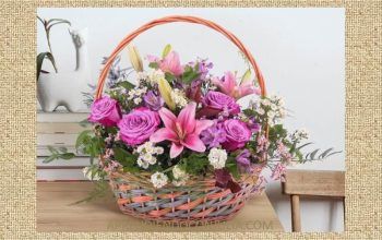 cesta de regalo con flores día de la madre